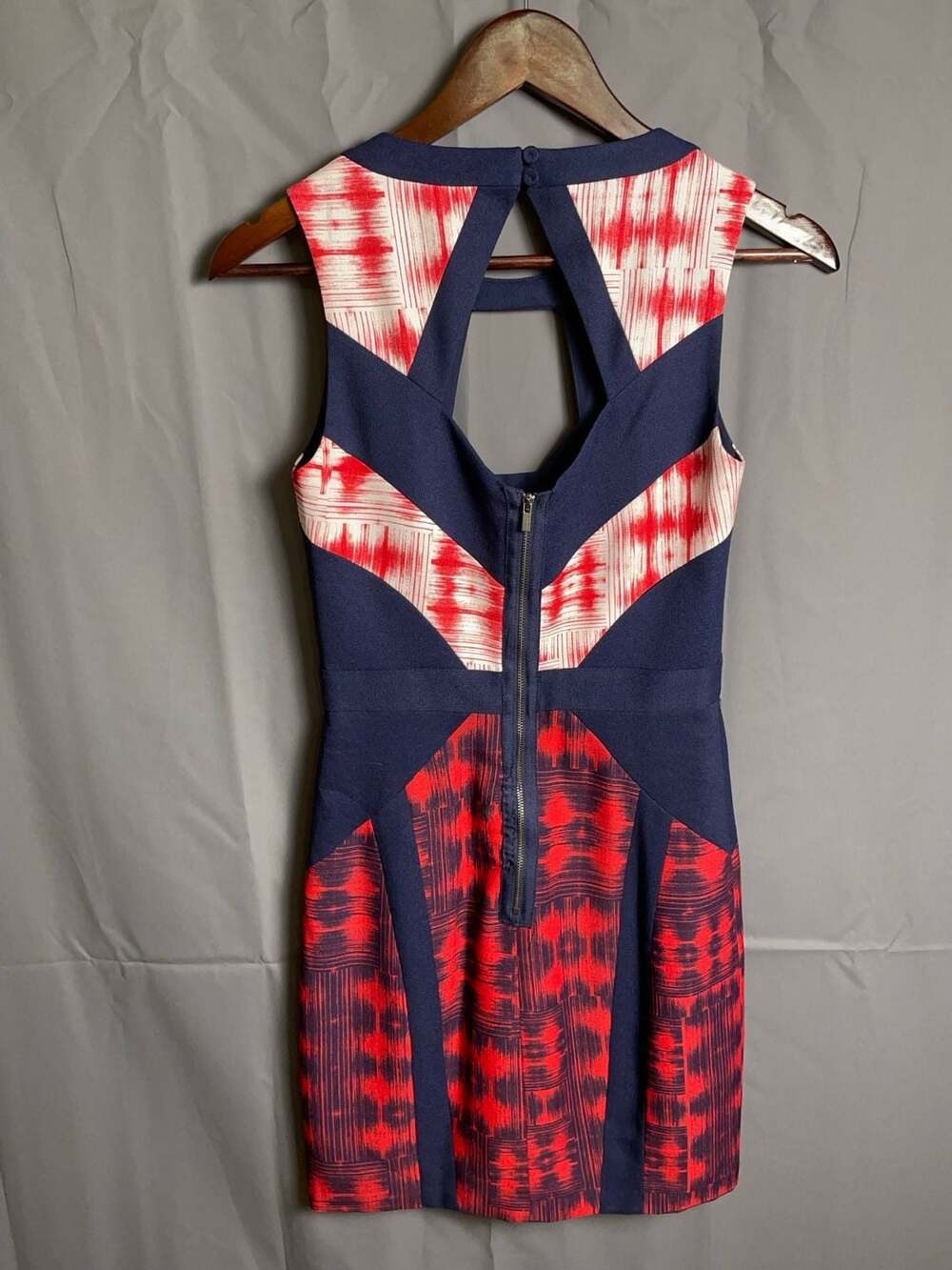 BCBGMaxAzria Sleeveless Cutout Patterned Bodycon Dress size 2 - Picture 2 of 6